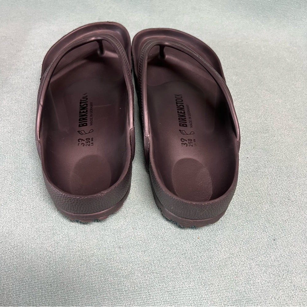 Birkenstock silver gray EVA water friendly Flip-Flops. Molded soles slip on sty - Picture 5 of 8